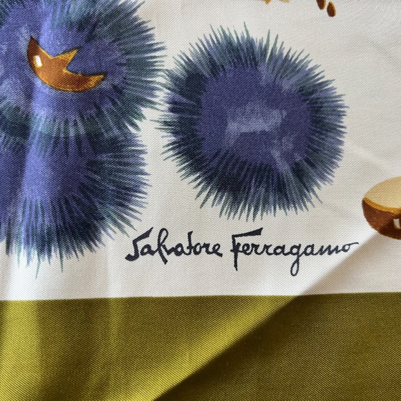 RARE SALVATORE FARRAGAMO SILK SCARF - Picture 3 of 4